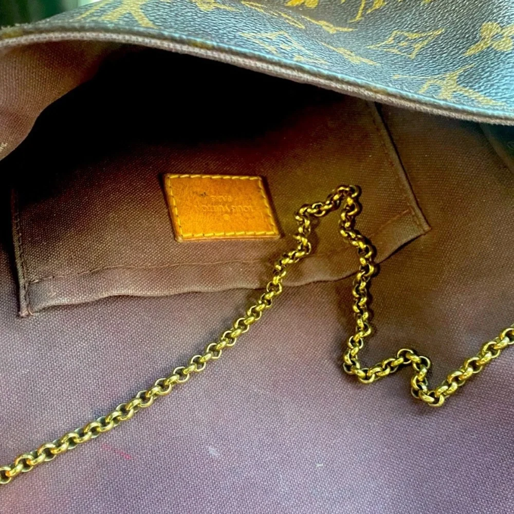 Brown and Gold Chain Shoulder Bag - Picture 4 of 11